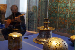 Museumsobjekte im Klangspiel - Musik von Luise Rauer & Leandro Salvatierra im Museum für Islamische Kunst